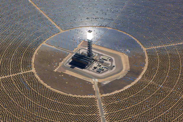 世界最大太陽能電站突發自燃事故，新能源安全警鐘再次敲響